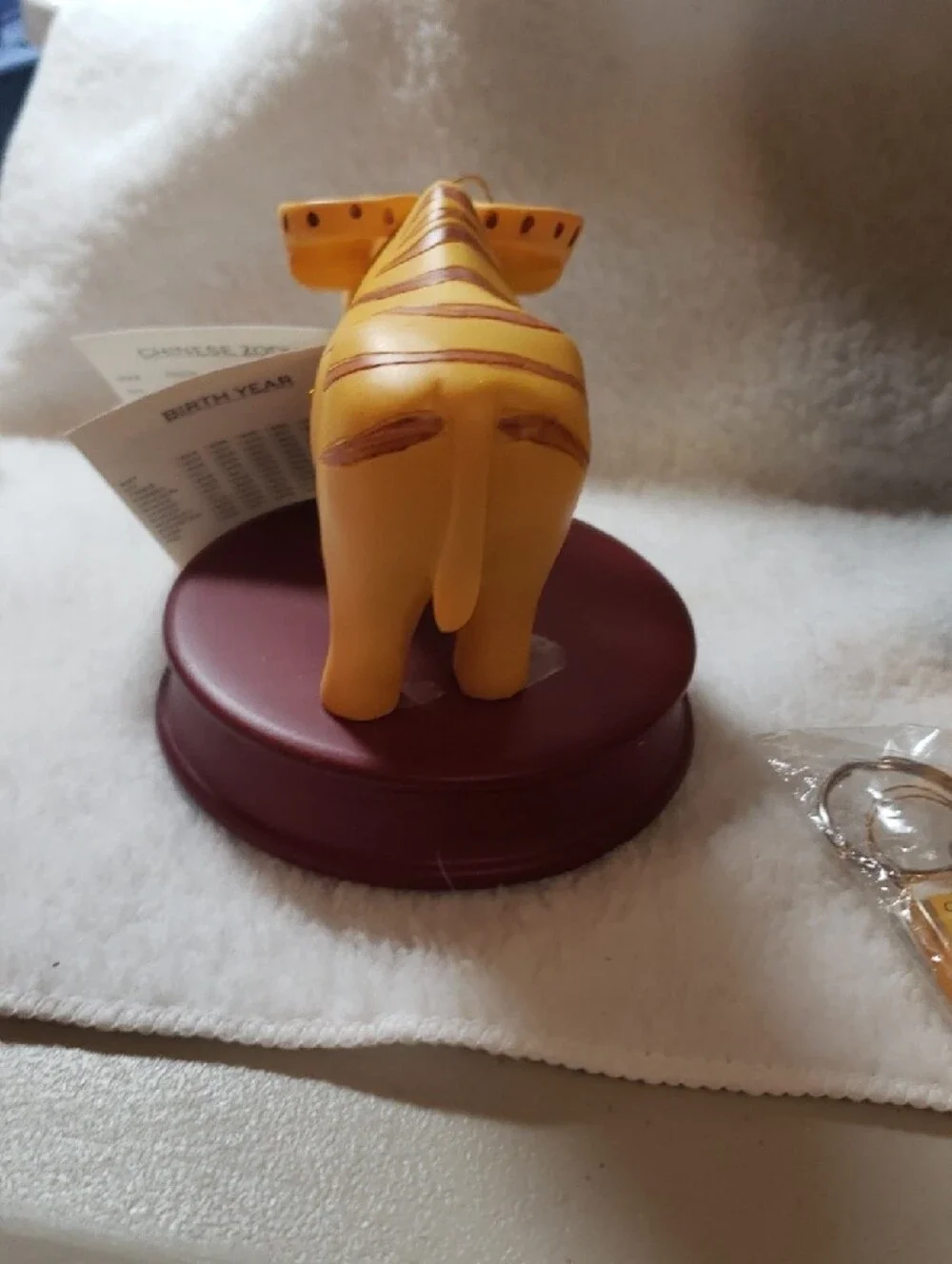Carlton Cards Yellow Ox Decorative  1 Picture Frame N    1 Keychain N 1 statute